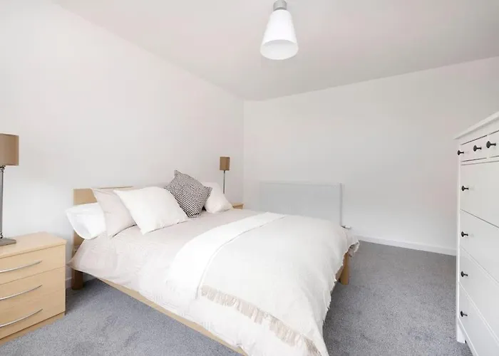 Two Bedroom Country Cottage With Parking