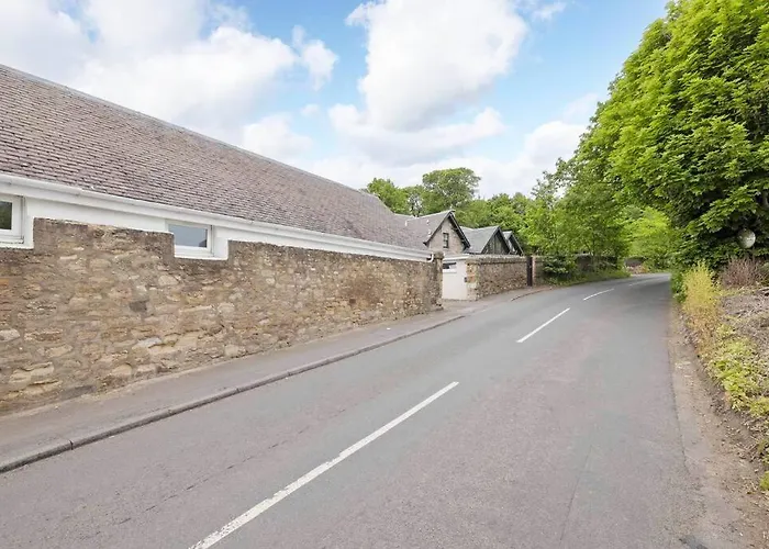 Two Bedroom Country Cottage With Parking