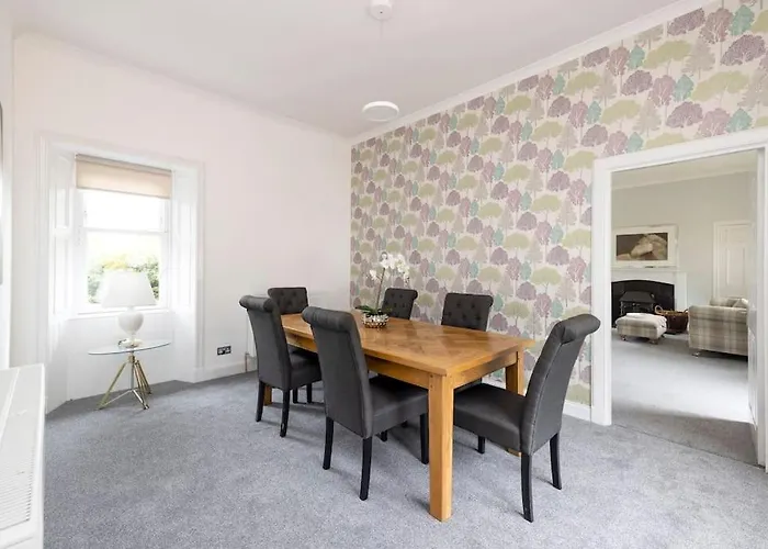Two Bedroom Country Cottage With Parking
