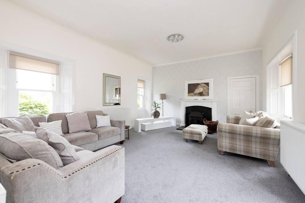 Two Bedroom Country With Parking * Musselburgh